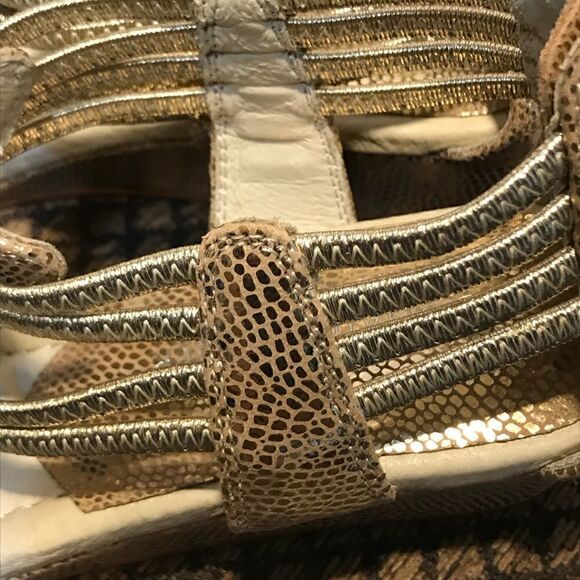 Donald J. Pliner Gladiator style strappy Gold Flat Sandals 6.5 GUC - Picture 6 of 7